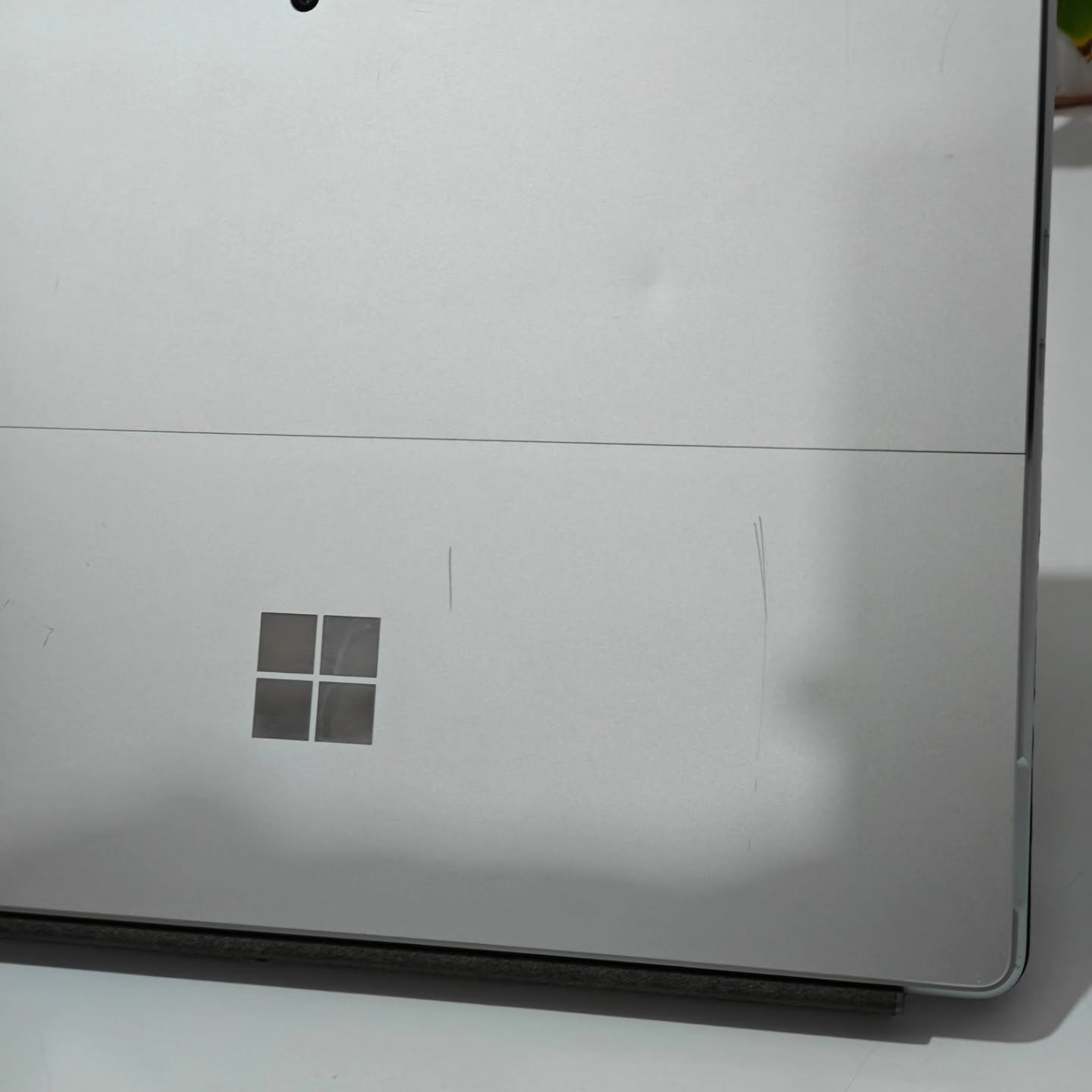 Microsoft Surface Pro 11

*اللون رصاصي
* المعالج: Qualcomm Snapdragon X Plus
* الذاكرة (RAM): سعة 16GB LPDDR5x .
* التخزين : 256GB  NVMe
* الشاشة: شاشة لمس PixelSense Flow مقاس 13 بوصة، دقة 2.8K (2880x1920)، بمعدل تحديث 120Hz لتجربة بصرية فائقة السلاسة.
* البطارية: عمر بطارية استثنائي يصل إلى 14-15 ساعة من الاستخدام المتواصل.
* الكاميرا: كاميرا أمامية بدقة 1440p (Quad HD) وكاميرا خلفية 10MP تدعم تصوير 4K.
* الاتصال: يدعم أحدث تقنيات Wi-Fi 7 ومنفذي USB-C (USB4).
* نظام التشغيل: Windows 11 Pro الأصلي.
* خاصية Face-ID
* الحالة : مستخدم بدون بوكس
* البطارية 🔋: مشحون 162 مرات

السعر :
1- الجهاز فقط 1،150،000
2- مع كيبورد اصلي 1،275،000
3- مع كيبورد و قلم اصليات 1،375،000

* ضمان اسبوعين

للتواصل والاستفسار: ***********

https://t.me/epic_store2

نص مكتوب في الصور:
- Battery report C:/Users/sygbb/battery-report.html Battery report COMPUTER NAME SYG SYSTEM PRODUCT NAME Microsoft Corporation Microsoft Surface Pro, 11th Edition BIOS 175.182.235 09/30/2025 OS BUILD 26100.1.arm64fre.ge_release.240331-1435 PLATFORM ROLE Slate CONNECTED STANDBY Supported REPORT TIME 2026-08-27 10:20:24 Installed batteries Information about each currently installed battery BATTERY 1 SurfaceBattery NAME SWD MANUFACTURER 1305471432 SERIAL NUMBER LION CHEMISTRY 46,530 mWh DESIGN CAPACITY 45,030 mWh FULL CHARGE CAPACITY 162 CYCLE COUNT Recent usage Power states over the last 7 days Search