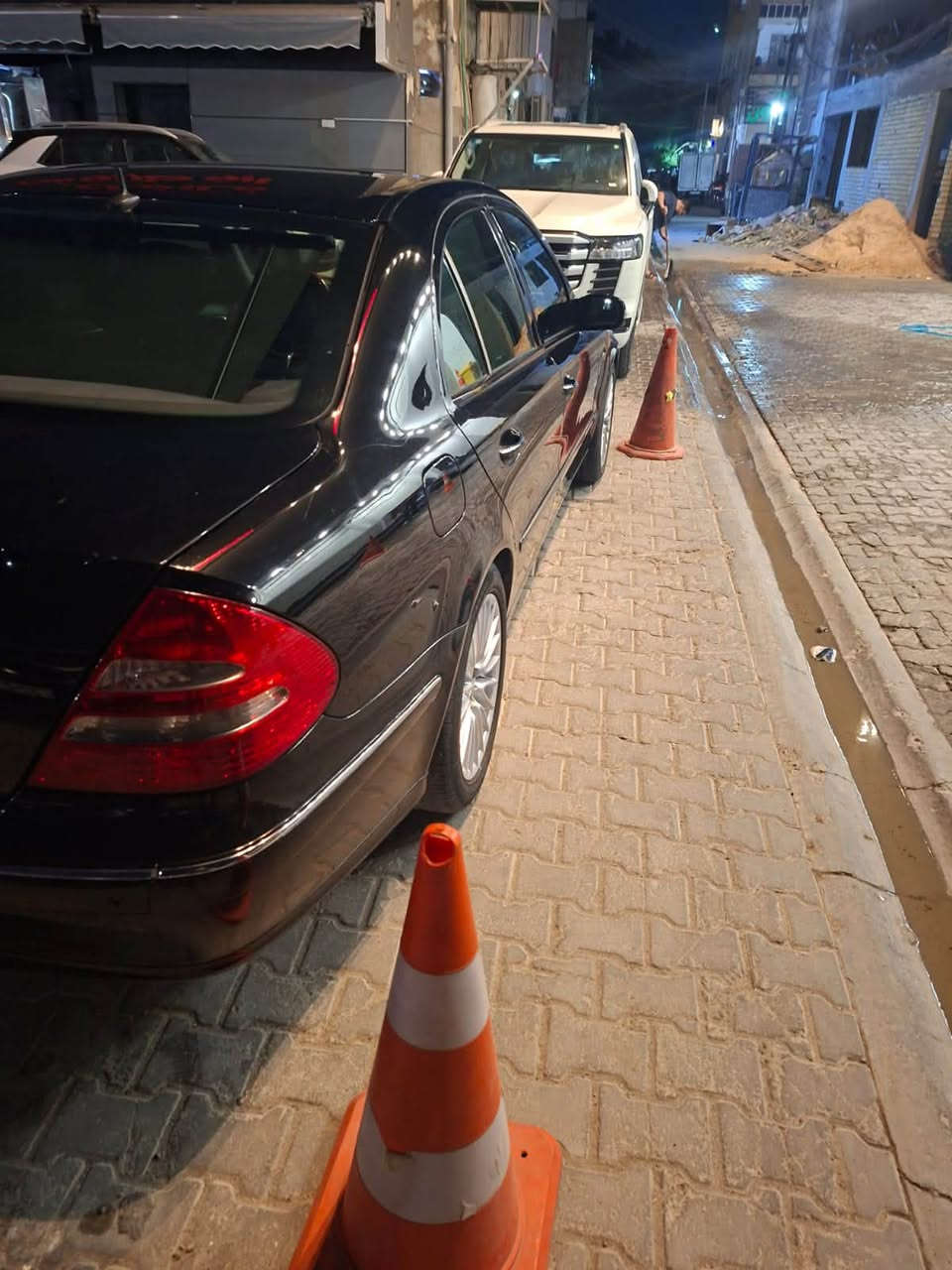 السلام وعليكم مارسدس E3502006للبيع او مرواس سياره نظيفه جدا مكان السياره بغداد الغدير  هاتف *********** .
