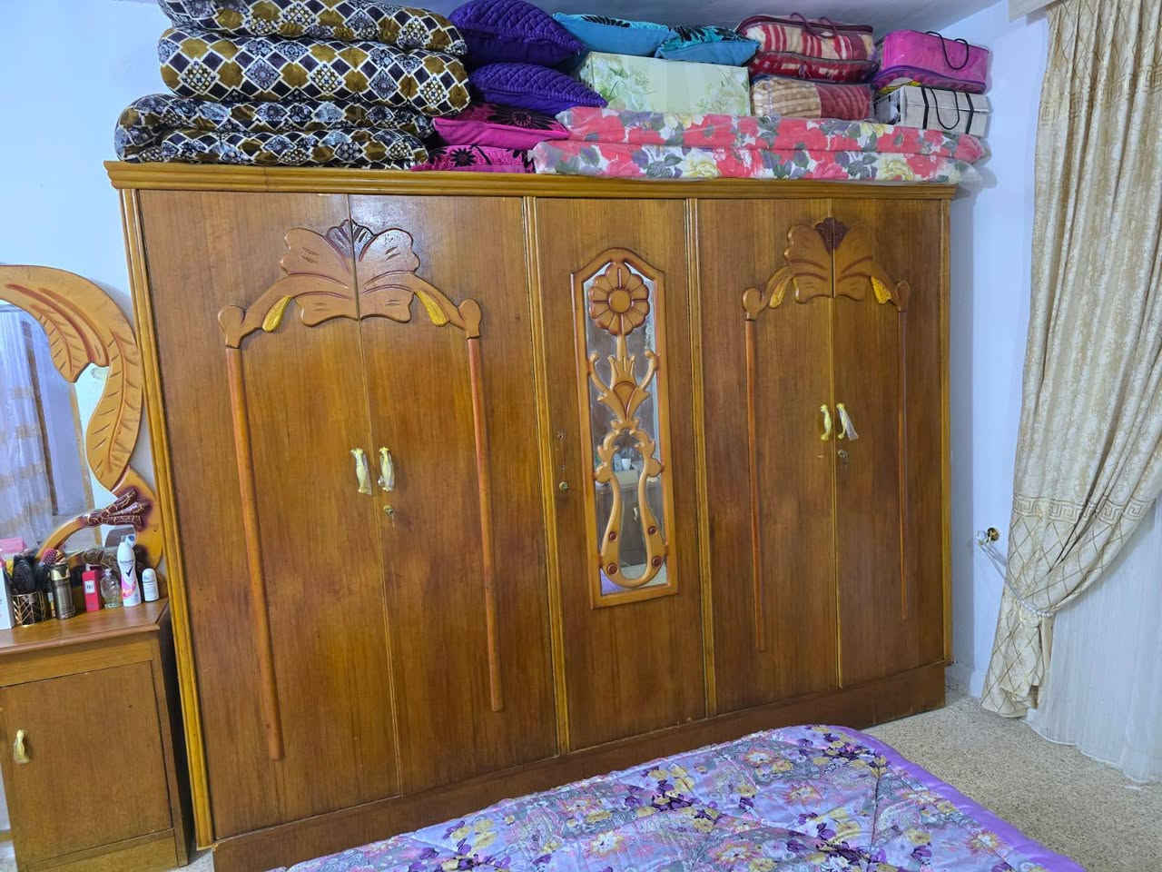 سلام عليكم غرفه نوم ام خمس بيبان تزكام نضيفه تجي شوف بعينك لاكسر ولاشي البيع مكان كوت تصل وتدلل ***********
