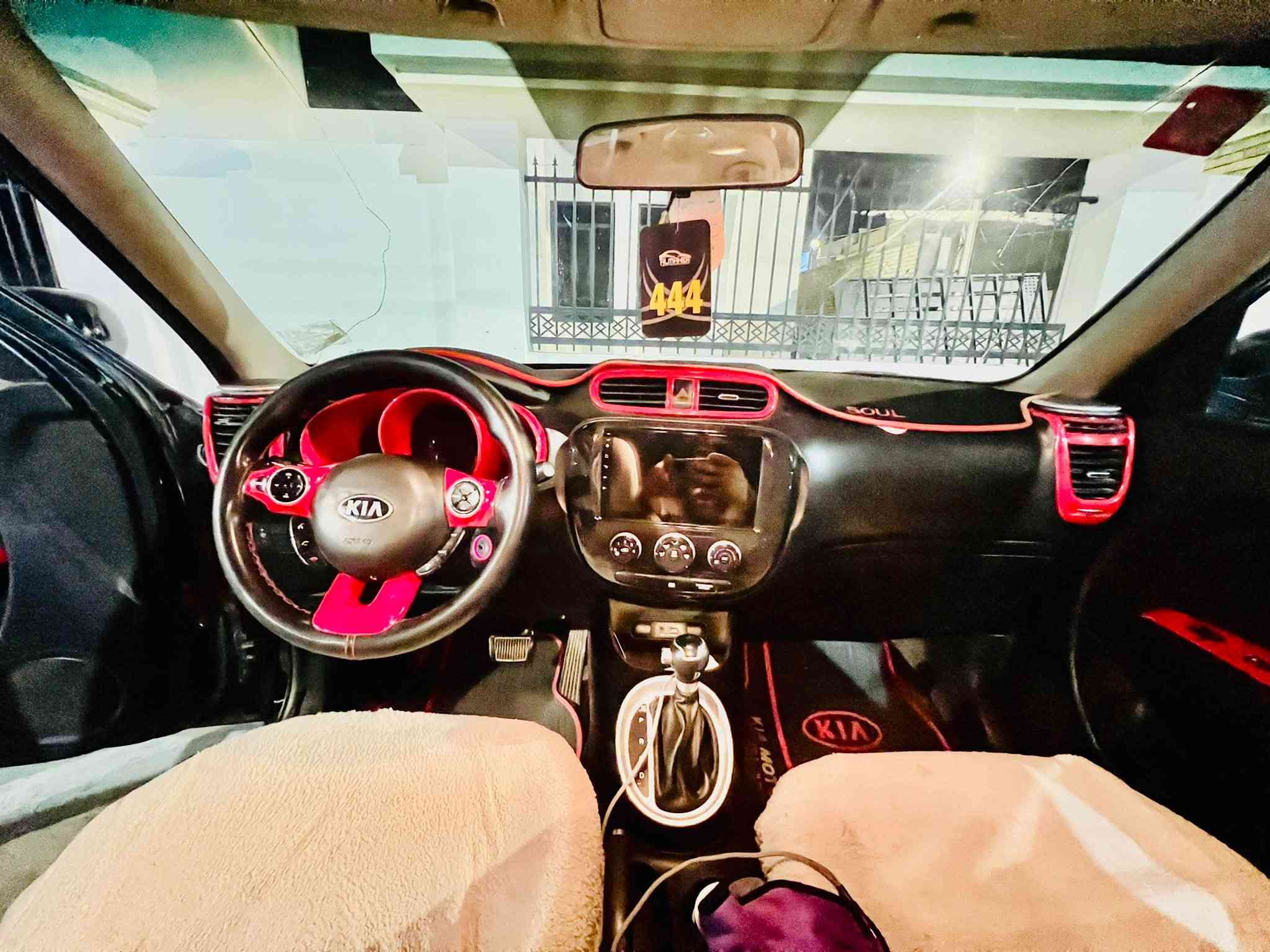 كيا صول
موديل ٢٠١٦ 

وارد امريكي 

كير ومكينة كفالة عامة 

مكينة ١٦٠٠

تبريد ثلج 

السيارة جاهزة مابيها كلشي 

بيها جم قطعة صبغ كما موضح في السونار 

السعر ٨٠ وقابل للتفاوض 

مكاني واسط الكوت 

رقم الهاتف ‭***********‬
