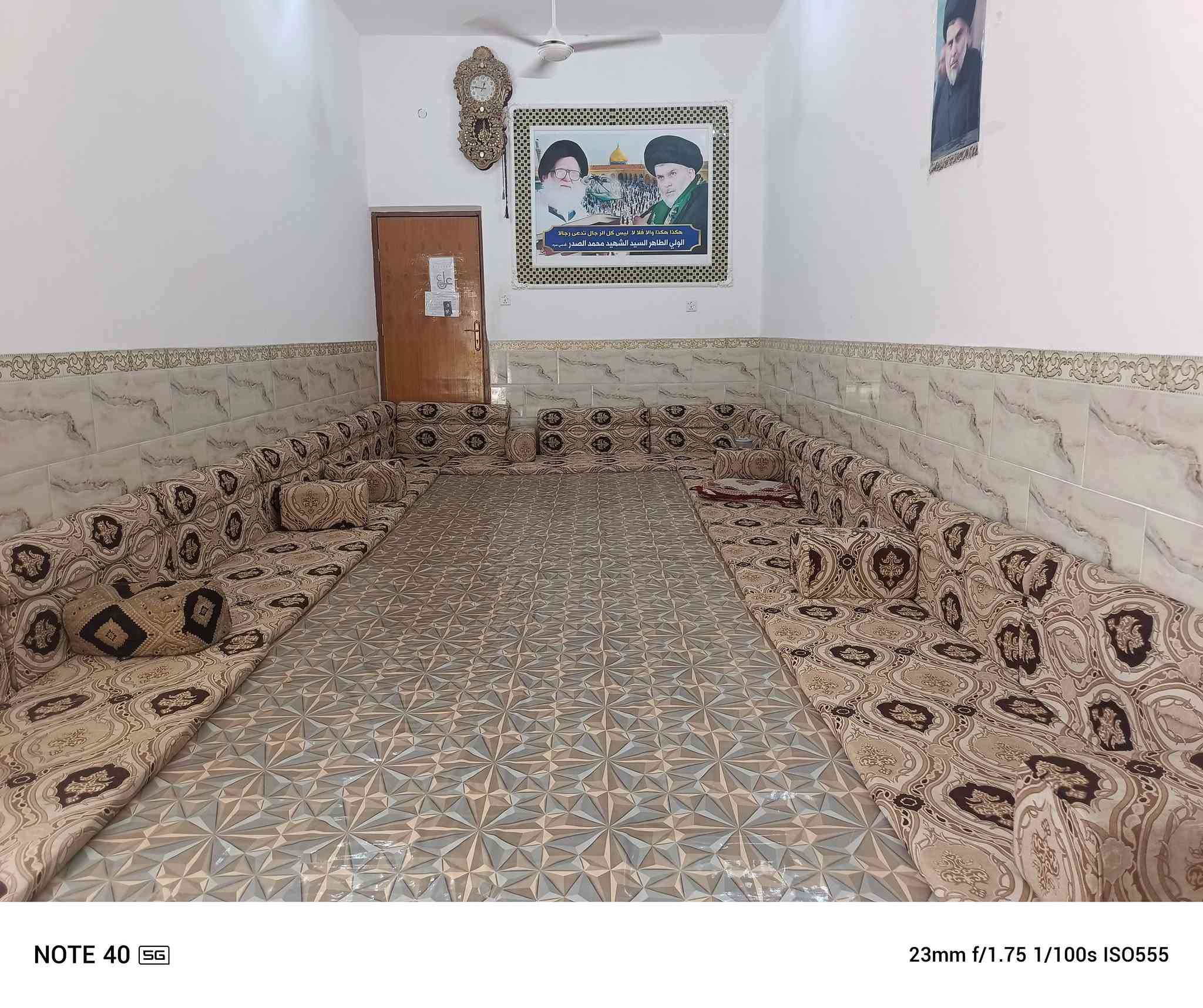 لدي بيت في منطقه دجين شارع حجي كشكول نهايه التبليط بناء طابوق رباط ارضي ورباط شبابيك المساحه 170 سوق الشيوخ نه يحتوي على غرفتين وصاله ومطبخ وصحيات خارجيه وداخليه وديوانيه وترك  والتواصل على الواتساب***********

نص مكتوب في الصور:
- NOTE 40 5G 23mm f/1.75 1/100s ISO451
- NOTE 40 5G 23mm f/1.75 1/100s ISO555
- NOTE 40 5G 23mm f/1.75 1/100s ISO0557
- NOTE 40 5G 23mm f/1.75 1/50s ISO1700
- NOTE 40 5G 23mm f/1.75 1/50s ISO1409
- NOTE 40 5G 23mm f/1.75 1/50s ISO800
- NOTE 40 5G 23mm f/1.75 1/50s ISO607