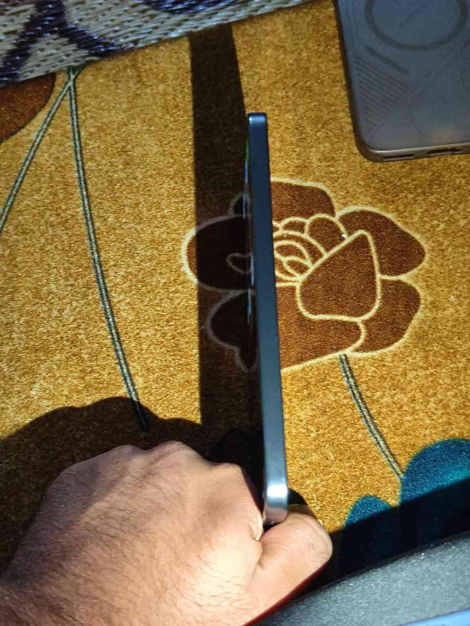 موبايل جي تي 30 فينكس ذاكره 256 عشوائي 12 جهاز بطبع مثل ما موضح بالصوره كرتون تو شاحنته موجوده مكانه بغداد حي النصر السعر 350 وبي مجال للشراي نظافه 100% رقم الموبايل ***********
