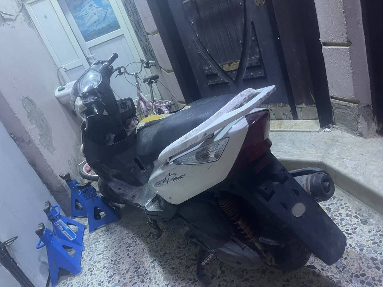 سلام عليكم دراجه تعلب نضيفه بشكل الدراجه نازله من الرمبه قبل 3 اشهور وصارت عندي شغله وريد ابيعها للتواصل واتساب *********** للاستفسار

