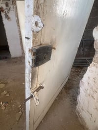 باب خارجي • ٣م • نظيفه