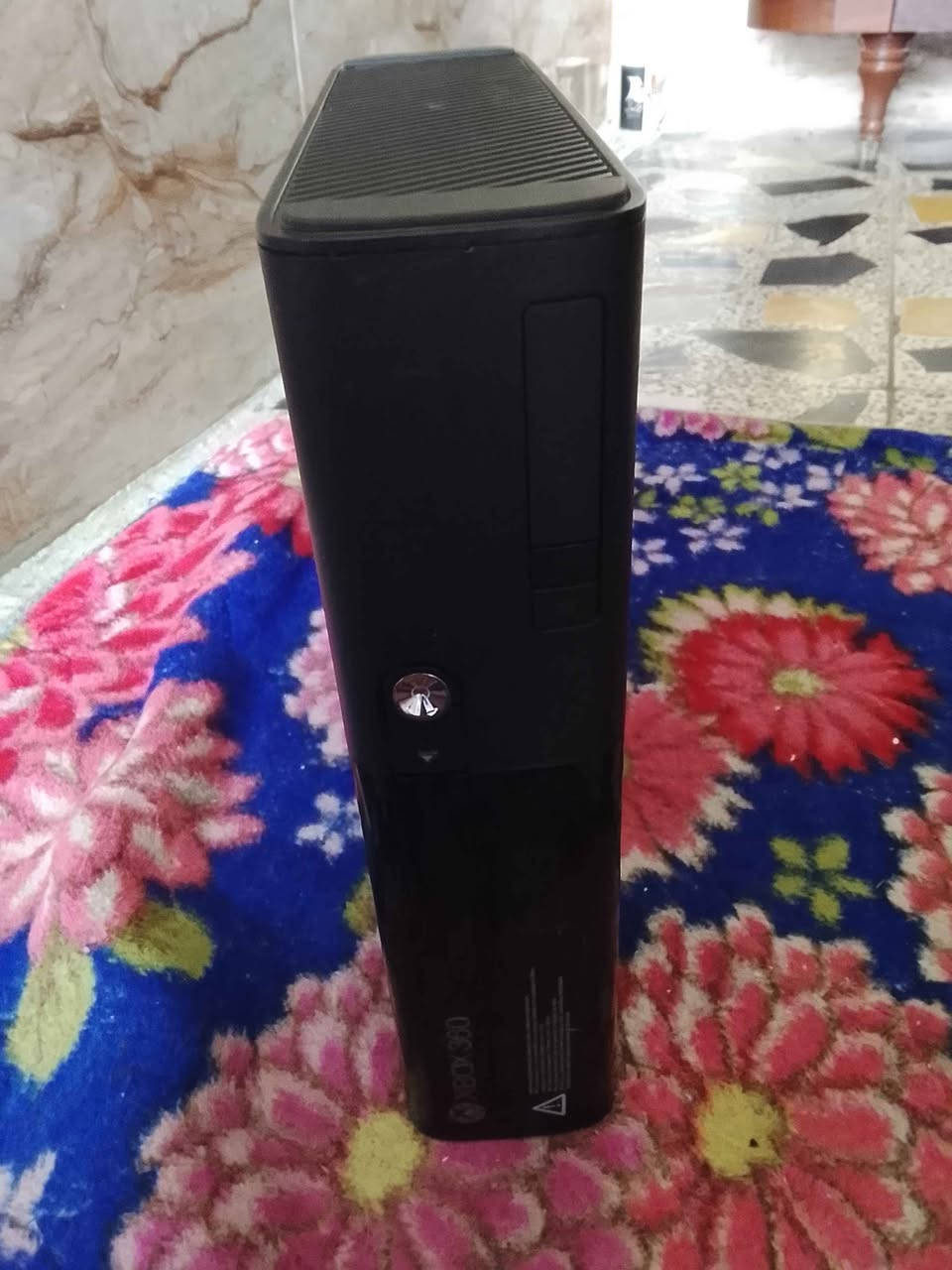 اكس بوكس 360 سوبر سلم جوستك واحد ومحولة الجهاز  ذاكرة 500 ايشغل فقط اقراص وياة اقراص 2 السعر 90 الف مكاني بغداد بياع حي الرسالة رقمي واتساب *********** بغداد, العراق
