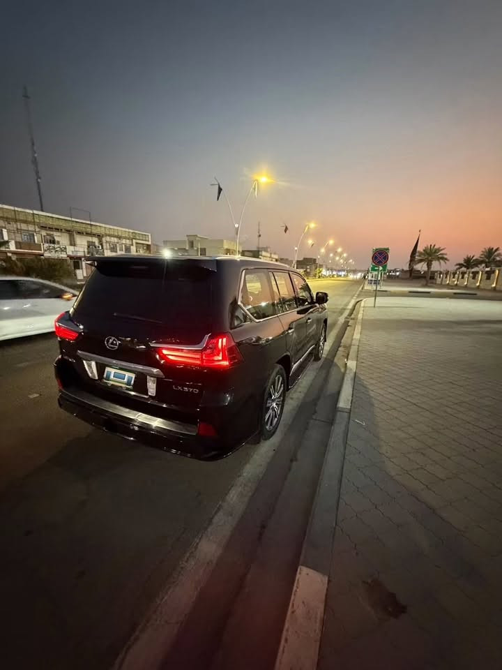 لكزز Lx570  لون اسود رقم بغداد موديل 17 كفاله عامة لاصبغ ولاتبديل ماعدا بارد قليل بالجاملغ الامامي جهة اليمين السيارة جاهزة من تخم تاير وتبريد وحدادة ودواخل الشراي يتصل وانا حاضر.
السعر 520 ورقة وبيها مجال قليل 
للاستفسار الاتصال
***********
***********

