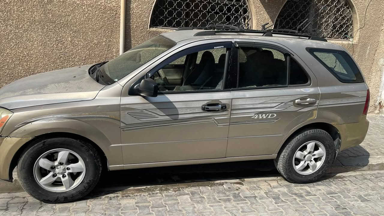 السلام عليكم كيا سورنتو 2007 للبيع السيارة كير ومكينة خير من الله تبريد شغال مبدل بيها فقط جاملغ جهة السائق رقمها بغداد وبأسمي تحويل ثاني يوم السعر 78 وبيها مجال مكاني بغداد الرقم ***********
