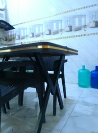 طاوله مع اربع كراسي للبيع نظافه 90% حلوه وجديده مكان الكوت حي الجهاد  ...