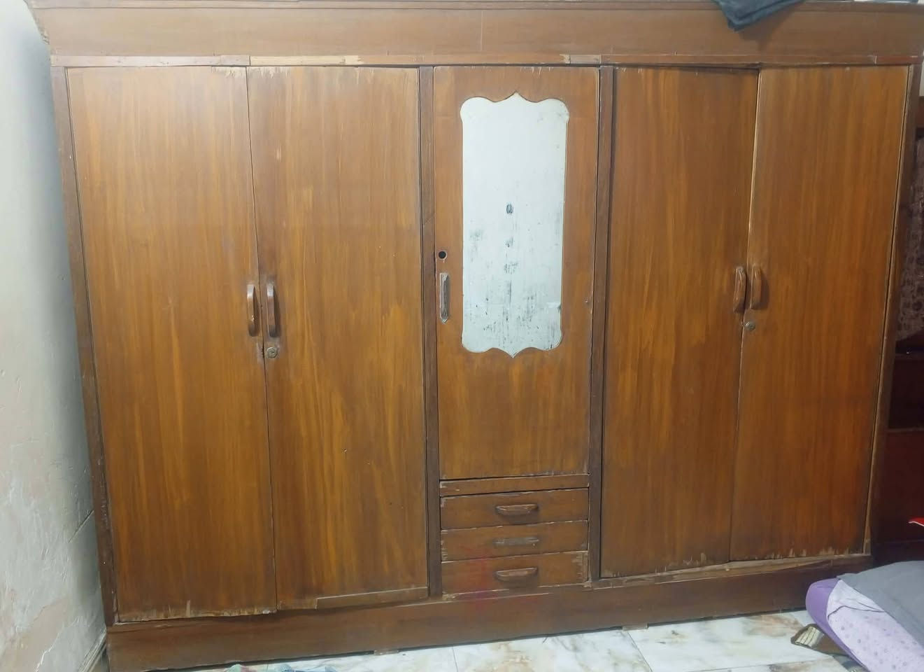 سلام عليكم الكنتور سعره 90 وبي مجال ميز تواليت والزاويه كل وحده بــ30 وبي مجال
المرايا 25 وميز 10
 البوفيه طولها 4 مترات الا ربع سعرها 140 
العنوان/ بغداد قضاء ابو غريب للحجز واتساب ‏‪***********‬‏
