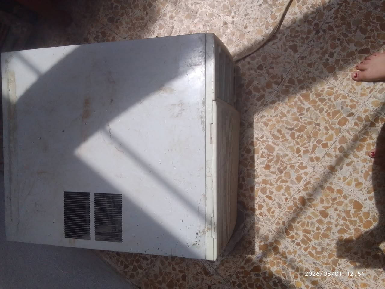 السلام عليكم  للبيع حار بارد شغال و السعر على الرقم  ***********
