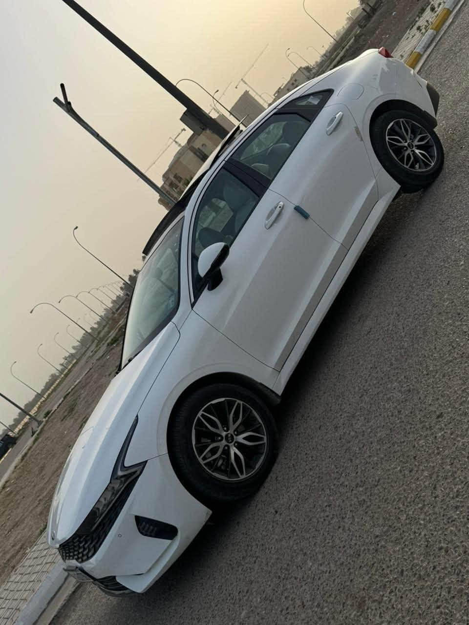 كي فايف خليجي موديل  2021 رقم شمالي  بسمي مداور ثاني يوم 
مكينه 2500 تنفس طبيعي المرغوب فول سياره 1/1

مكفوله سياره من الضربه ولفتح ولتبديل  فقط (pdr ) 4اصابع بالصندوق و بالباب خلف السكن رصعتين موجودات باخر صوره  هم pdr👉

كير مكينه مكفول حداديه جديده تخم تايرات جدد 
بانوراما طكتين 
تبريد قطعتين ثلج ❄️ 
شاشه كامره دوار 
تشغيل عن بعد 
حساسات امامي خلفي
اشاير ذكيه 
فتح صندوق ذكي
ترحيب ابواب 
اوتو هولد 
بصمه سيارة اوياه بصمتين
دواخل سياره على وضع الشركة 
كشنات سيارة كهربائي 
كشن السايق مساج 
ماشيه 92 الف كيلو
سياره استخدام شخصي 
تفولها عادي واذا تسمع ادفانز تعوفها وانطيك فلوسها 
والسياره خليجيه يعني البنيد تفتحه بس من تبدل دهن 
تجي وتشوف النظافه بعينك .

السعر 198 وبي مجال جدا بسيط حك الجيه فقط  .
واذا السعر معجبك انشالله تلكه الي تريده و السوك كلشي بي وموجود الوارد ارخص .
 ***********
العنوان : بغداد / البكريه / مجمع ديوان الرقابه الماليه
