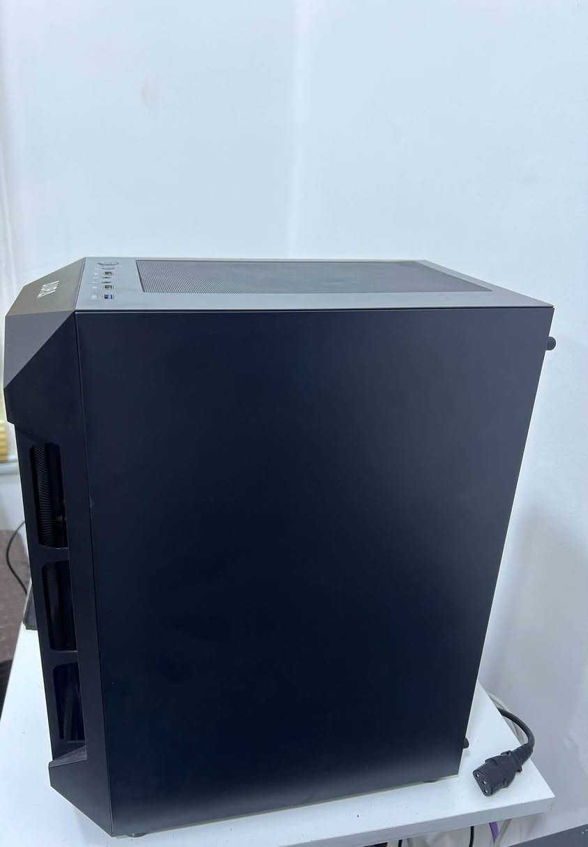 🎮 PC Gaming + كيبورد ميكانيكي وماوس للبيع – RTX 3060 12GB 🔥
تجميعة گيمنگ نظيفة ومستخدمة استخدام شخصي مع الملحقات، جاهزة للعب والشغل:
🔹 المعالج: Intel Core i5-10400F — 6 Cores / 12 Threads
🔹 كرت الشاشة: RTX 3060 12GB RGB
🔹 اللوحة: ASUS Prime H510M-WIFI — Wi-Fi + Bluetooth
🔹 الرام: 16GB (8×2) DDR4 3200MHz
🔹 التخزين: SSD 128GB + HDD 1TB
🔹 البور: 650W
🔹 المبرد: DeepCool هوائي
🔹 الكيس: Aura Gaming + 4 مراوح RGB بأكثر من 10 أنماط إضاءة (ملاحظة: مروحة أمامية وحدة متوقفة اضاتها تشتغل لاكن ما تفتر فقط وحده )
🎁 الملحقات الطرفية وياها:
⌨️ الكيبورد: كيبورد ميكانيكي (Redragon) إضاءة واستجابة سريعة
🖱️ الماوس: ماوس گيمنگ احترافي دقيق
🖱️ الماوس باد: متضمنة مع الملحقات
✅ الجهاز والملحقات شغالين تمام ومابيهم أي مشكلة واداه مذكور بالذكاء الاصطناعي كامل ويا صور تكدر تكلب براحتك 🤷🏻‍♂️🔥
💰 السعر: ( 950 الف كامله 🔒 )
📍 المكان: البصرة
📩 للتواصل: خاص او عً واتساب ***********
