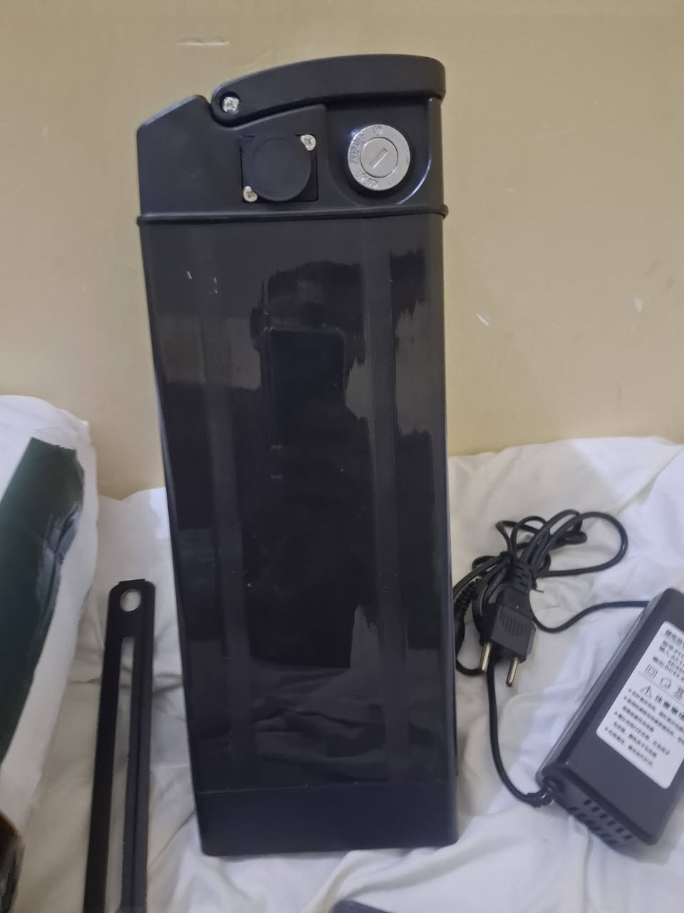 بطاريه للدراجات الكهربائيه والسكوترات السعر عل خاص
