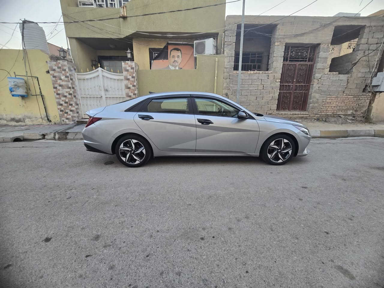 سلام عليكم يوجد سياره البيع. الانتره معوقين بعد سنه وحده وصير حره موديل 2023
الاستفسار على هاذا رقك ***********

نص مكتوب في الصور:
- 1 / 12
- هيونداي النترا 202...
- bid.cars
- BidCars