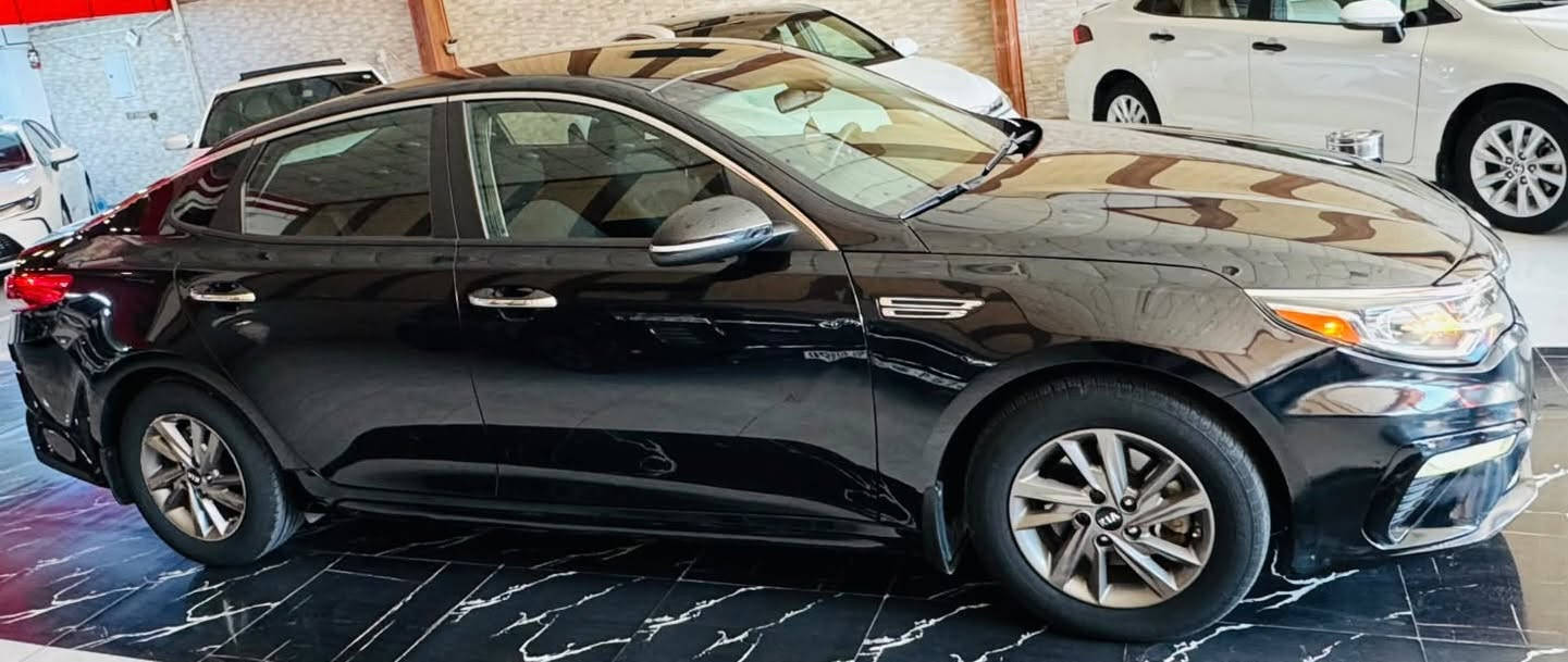 KIA_OPTIMA_FE
موديل :2020
ماشي:48000Ml
مواصفات:-
كاميره
حساس
رادر امامي 
رادر خلفي
نقطه عميه
ليت ليات

ويل كب
شاشه كبيره
السياره بيها جملخ امامي صبغ
بدون دوخل 
بدون ارباك
بيها 4تعديل اصغر
مكان السياره دهوك السعر 118$ بيها مجال 
***********
