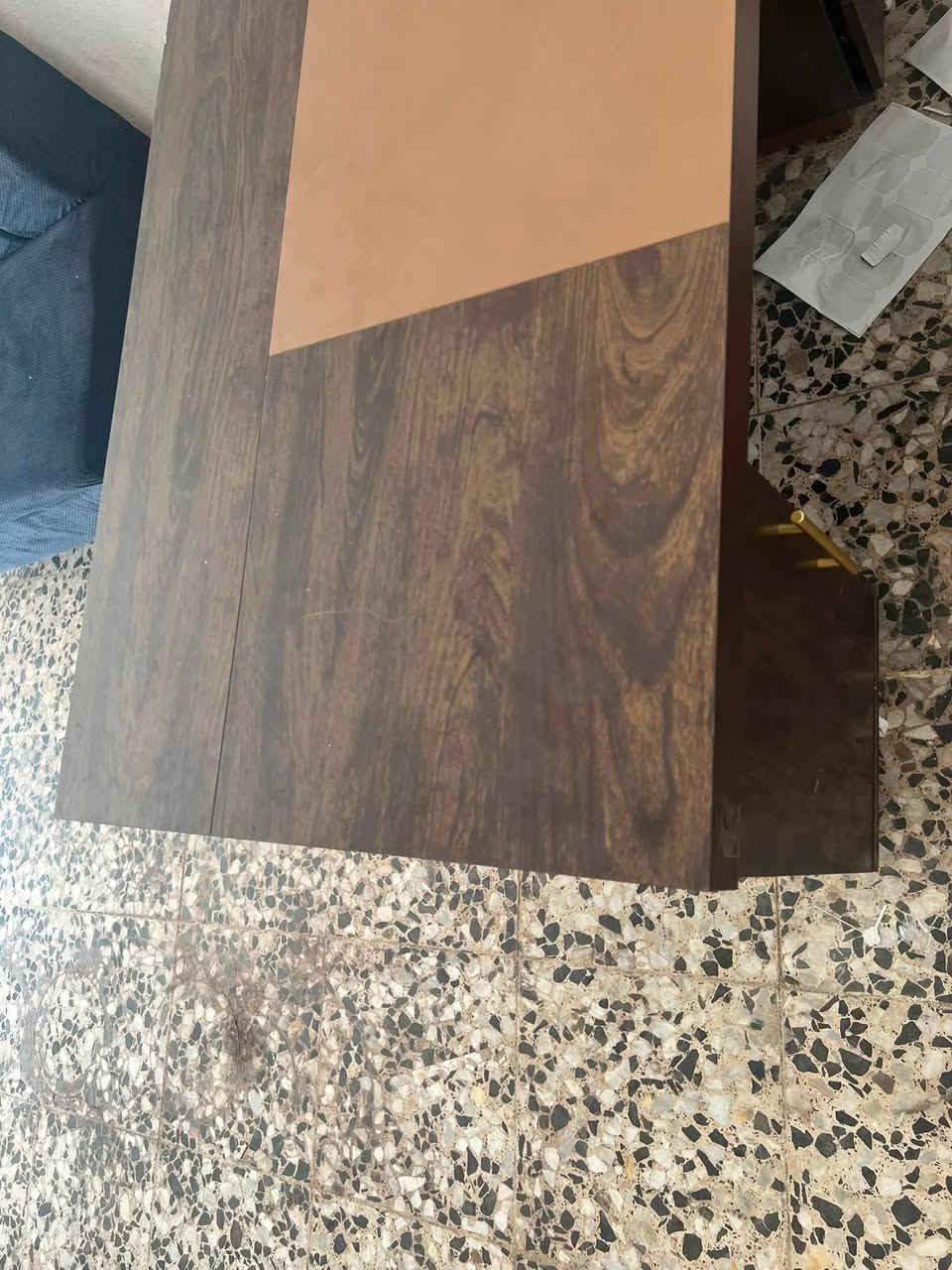 ميز مكتبي تكمة للبيع سعر ١٠٠ الف 
*********** تواصل
