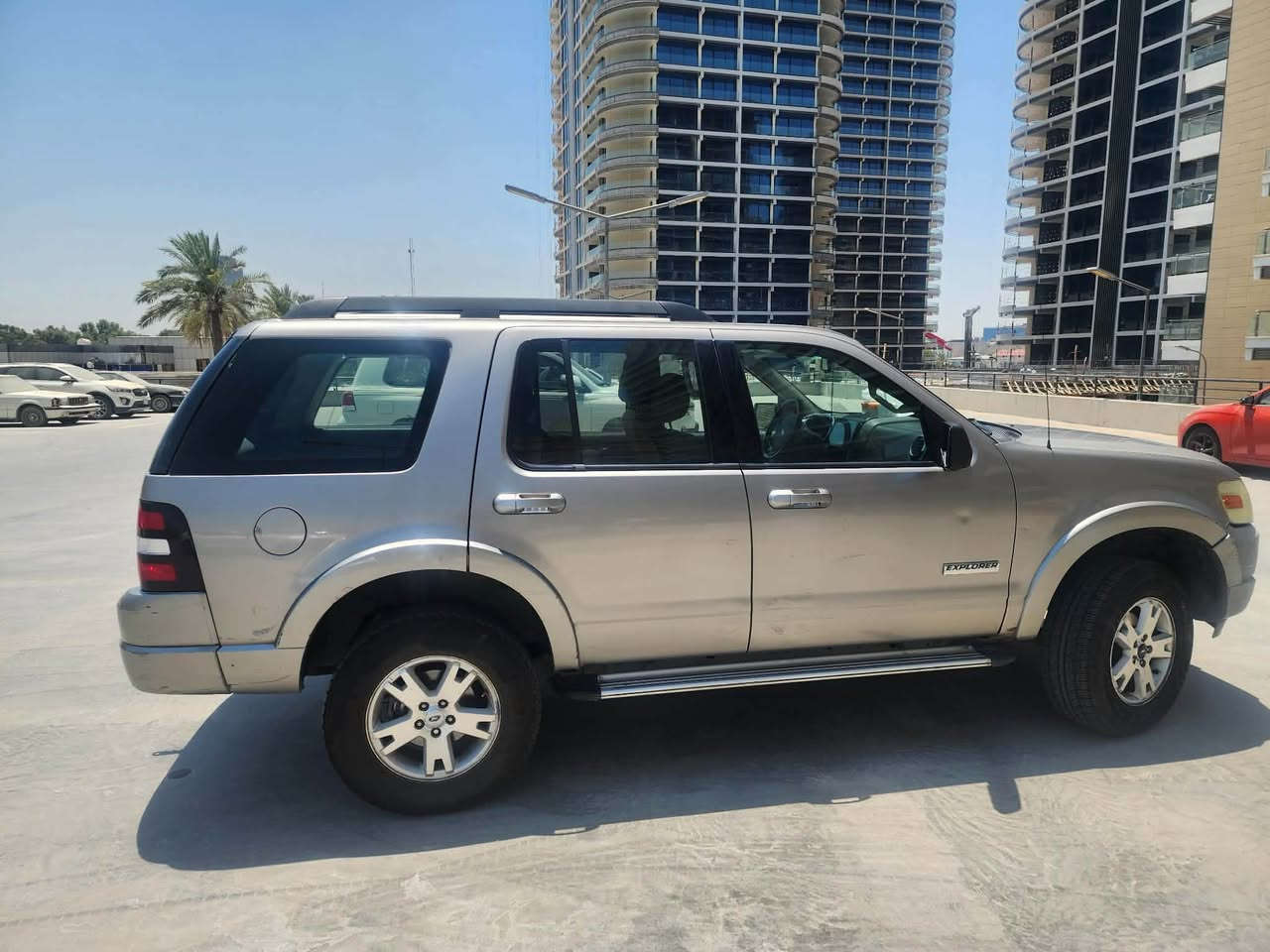 فورد اكسبلور ٢٠٠٨
بغداد حي الجهاد 
بس بنيد مبدل اصلي 
محرك كير تبريد 
السعر ٨٥ وبيه مجال 
***********
