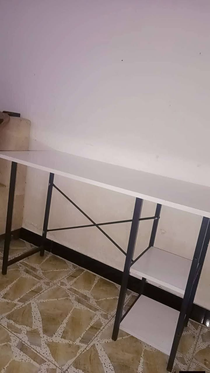 ميز للبيع حط سعرك وتعال اخذه مكاني الانبار الخالديه ***********
