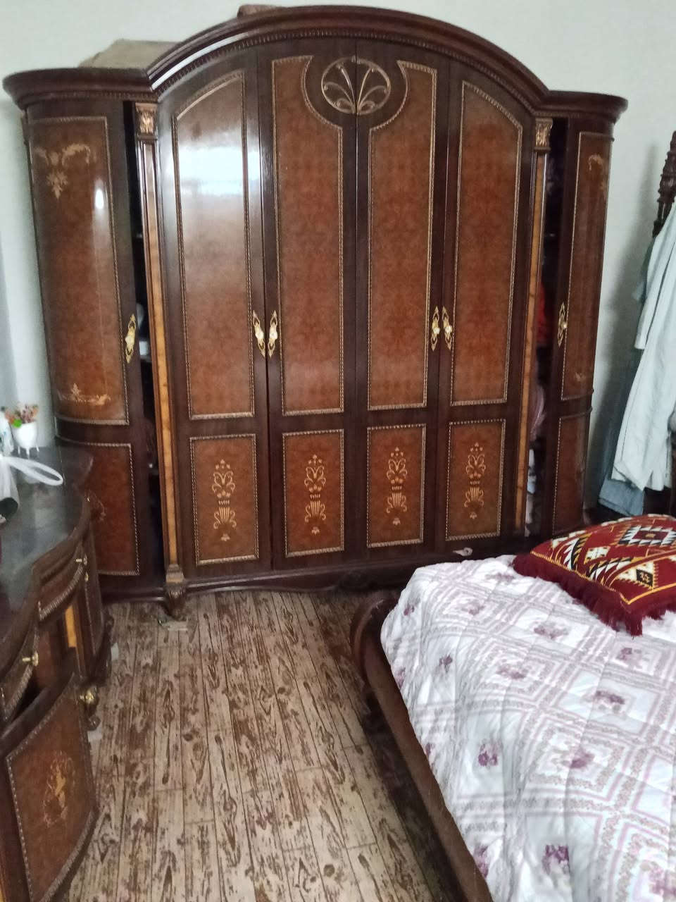 غرفه نوم • ماليزي • ثقيل