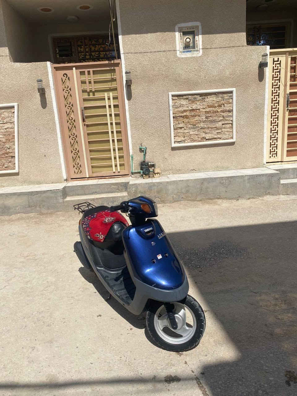 سلام عليكم الدراجه للبيع موديل 99 الدراجه نضيفه مفتوحه مره واحده عنواني كربلاء حي الشبانات الشراي يجي خاص عل واتساب هاذه رقمي ***********السعر 600 او بيهه مجال بسيط
