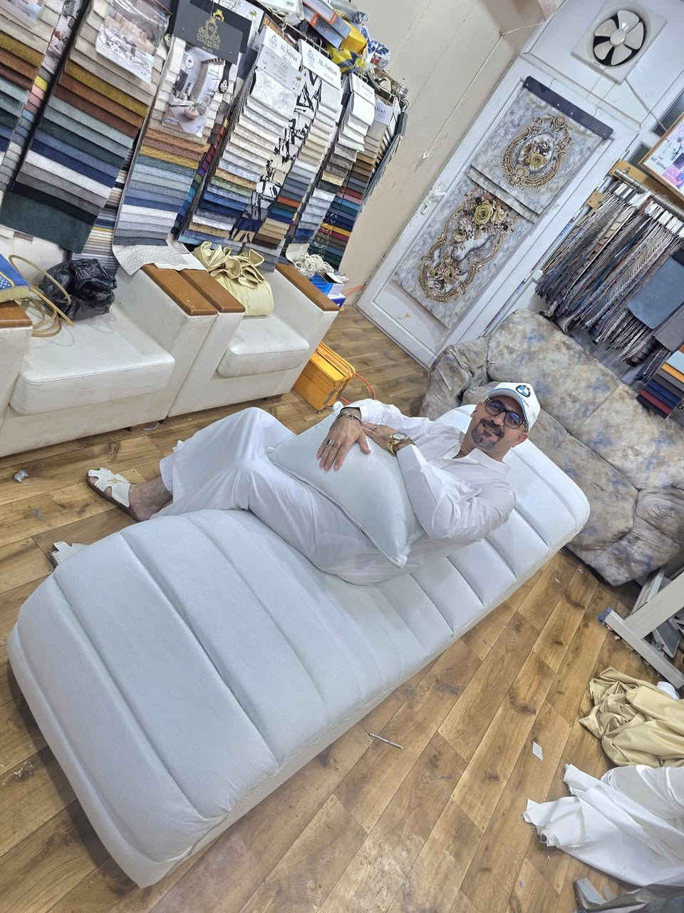 نعرض لكم شغلنا وتصميمنا ونجارتنا ودوشمتنا الشازلونة الحلزونة كرسي الاسترخاء الطبي قطعتين منفصلة مع المخدة الطبية أتمنى أن تنال رضاكم واعجاباتكم 
#من #ديالى #قضاء #خانقين #الى #البصرة
