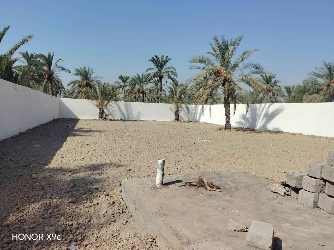 تصميم وتنفيذ 
مرشات حدائقة امريكي 
منضومات الري الحديث والتنقيط 
اشراف مباشر 
م.  علي سعدي 
ابوغريب الزيدان 
***********

نص مكتوب في الصور:
- HONOR X9c