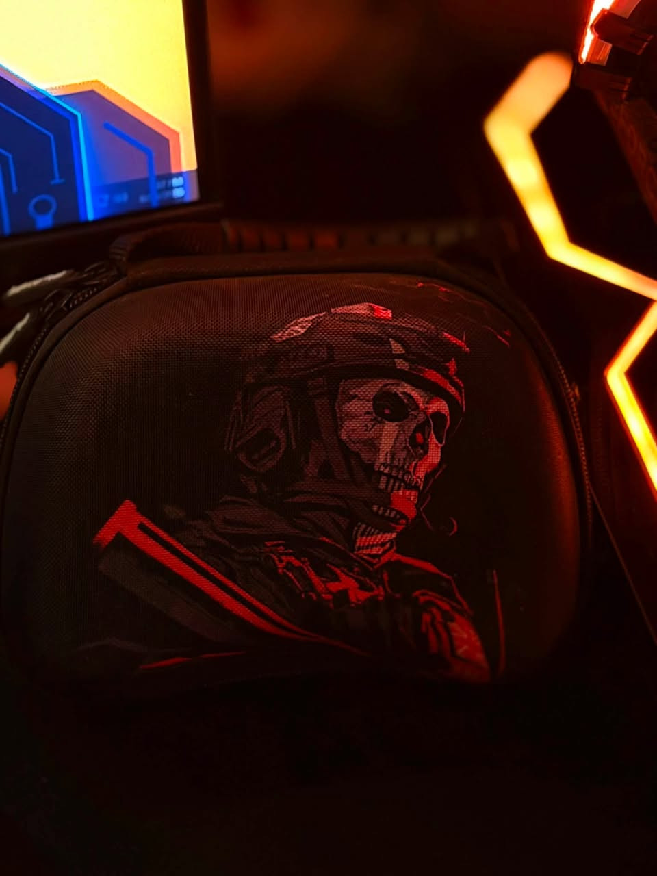 سلام عليكم تجميعتي للبيع 🧡
مواصفاته :
كرت شاشة:   RTX 4070 TI GIGABYTE GAMING OC 

المعالج: INTEL CORE I7 13700kf

المذربورد: MSI Z790 PRO TITANIUM

الرامات: T FORCE DDR5 32 GB (2*16) 6000

التخزين: LEXAR SSD M.2 1TP + 512GB NM620

الباورسبلاي: PSU DEEPCOOL 850W GOLD 

المبرد: Thermalright Frozen Warframe ULTRA 360 ARGB Black(شاشة)

الكيس: GameMax Vista BK (Black) Panoramic Glass+ ARGB Extension Cable

التجميعة قويه كلش واداءه خرافي 
تشغل 4k على اعلى اعدادات وتنطيك بين 85-110 فريم بمختلف الالعاب القوية🧡

🛑
سعر الكيس : (مليونين و500 الف)

ملحقات اضافية : 
 •شاشة سامسونك g7 28 inch
4k ips 144hz 

* شاشة لينوفو بدقة ful hd 
* كيبورد ريد دراكون 
* سماعات محيطية شركة كورسير 
* جويستك بلي 5 اصلي 
* 2 جويستك بلي 4 اصلي مع حافظات 
* يو بي اس اون لاين 1kv ضمان سنه مستخدم اسبوع 
* كرسي كيمنك مستعمل قليل جداً مريح وماركة 
* ميز كيمنك قياس 140 في 60 باضاءة ليد جانبية وتكدر تتحكم بارتفاعه يدوياً 
* اضاءه سيت اب فوق الشاشه 
* اضاءه سيت اب عامودية متحركة تتركب بالميز 
* ملحقات اضافية خاصه بلاضاءه 

سعر كامل التجميعه مع الملحقات ((3 ملاين و800 الف ))

كل كراتين التجميعة موجودة 
وايضاً الملحقات بيها كراتينها حتى الكرسي

عنواني النجف 
***********

