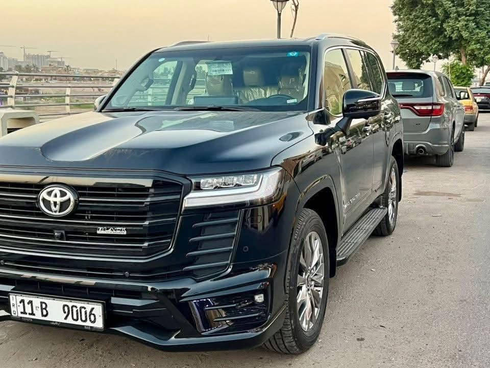 السلام  عليكم عندي  لاندكروز vx  بلاك ادشن موديل 2024                   وكاله sas   محرك 4000 تنفس طبيعي  ماشيه  8000 km سياره  مستلمه من الشركه  على ايدي  مكفوله  لاشخط  ولا رصعه  بعده بالضمان  مغلفه ppf  كامل حتى القماره   كامله مغلفه  معروفه مواصفات Vx  تجي  فول مواصفات موضحه  بالصوره اذا تحب  تشوفه  سياره باسمي  رقمه   بغداد  مميز  تحويل مباشر  مكاني  الاعظميه  اي  استفسار هذا رقمي ***********

