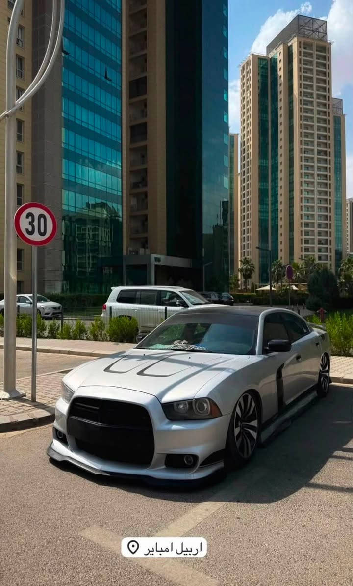 جارجر R/T خليجي وكاله العرصات
فول مواصفات السياره 
مديل 2012 رقم بغداد مشروع وطني(شرط التحويل ) 
الصبغ الي بالسياره خشم الجاملغ(قطعه وحده) والسياره كلها ليبل واحد يعني بدون تبديل ولا قطعه 
وبيها تفاصيل بسيطه بعد شوف العين
وسياره عليها اهواي سوالف وصرف
١ جوبلس كات باك 1500$
٢ كزوز SRT كامل 600$
٣ شوته K/N  300$
٤ كاج كان 100$
٥ تفريغ + برمجه 200$
٦  دواخل كاربون فايبر + ستيرن كاربون فايبر 500$
٧ عيون شيطان متغير 200
٨ منظومه نار بالكزوز 300$
٩ اناره داخليه دشبول بيبان + دشبول كنتارا 300$
٩ واهم شي عليها مكينه جديده مال مديل 19 قويه ومكفوله مكلفتني اكثر من ٢٠ ورقه
١٠ حداده اماميه + خلفيه كامله على اخر حبايه + تخم تايرات جديد كلهن توني مبدلهن يعني أدامه كامله 
١١ ولف حماوه ريسنك+ بلكات ريسنك ٣٠٠$
وباقي سوالف بسيطه من لحايه وغيرها واضحه بالصور
والسياره
 كامله مكمله مايحتاج تصرف عليها ربع دينار حتى جوبلسات توني مبدلهن جدد + بعدهن داخل الضمان . 
دهن كله اصلي وقبل كم يوم بدلته والبانزين ما شامه غير المحسن والسوبر
والسياره قبل اسبوع طلعتها من المركز بوليش وحمام
سعر 155 وبي مجال بسيط للشراي
او مراوس بكوري
تفاصيل على رقم
***********
مكاني البصره
