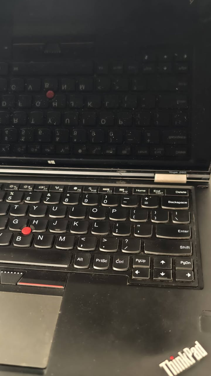السلام عليكم
 لابتوب  Lenovo thinkpad yoga 260 
مقاس 12.5 بوصة، متوفرة بدقة HD أو دقة FHD (1920×1080) تدعم اللمس وياها قلم .
 المعالج core i5 الجيل السادس 
رام  8GB ddr4 
الهارد شايلة لان الي بي احتاجهن 
وياها شاحنة 
 اللابتوب (عطلان) ( ابيعهة فحم ) 
السعر ٦٥ الف 
الرقم *********** موجود واتساب
