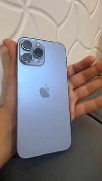 13 برو ماكس.  أمريكي  بطارية 93 ذ256 مبدل شاشة وبيها خط ممأثر على اللم...