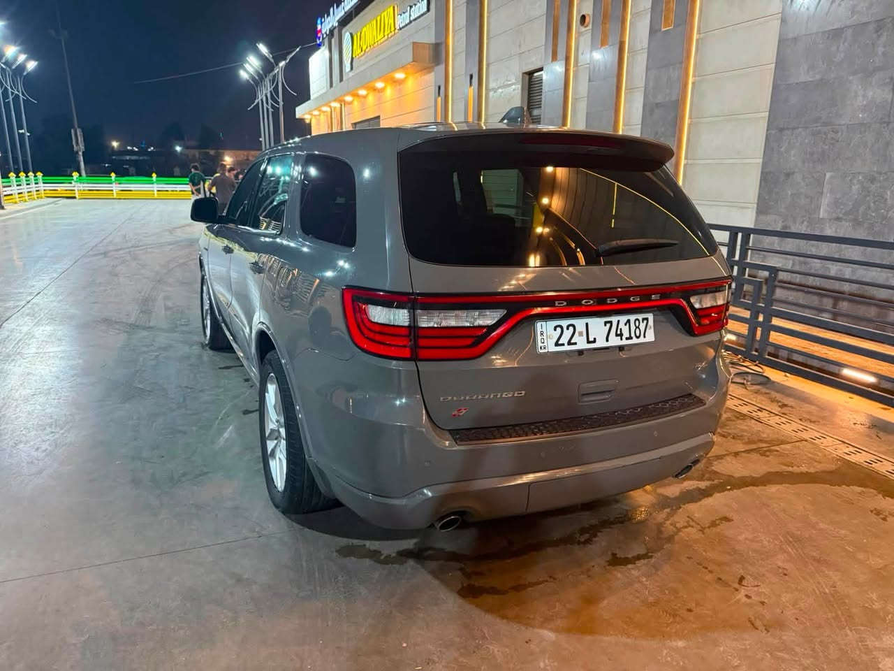 دورانجو R/T 2021 خليجي 🇦🇪
🔹 مكينة 5.7 HEMI V8
🔹 قوة 360 حصان
🔹 قير أوتوماتيك 8 سرعات
🔹 ماشيه ٦٥km 
🔹 7 ركاب
🔹 فل أوبشن
🔹 جلد + تبريد وتسخين مقاعد
🔹 شاشة وسطية كبيرة + Apple CarPlay / Android Auto
🔹 كاميرا خلفية وحساسات
🔹 مثبت سرعة
🔹 تشغيل بصمة + دخول ذكي
🔹 فتحة سقف
🔹 جنوط R/T
🔹 تحكم بالمقود
🔹 تكييف ثلاثي المناطق
🔹 خليجي، نظيفة جداً المكان بغداد ‭

للمهتمين ‭***********‬
