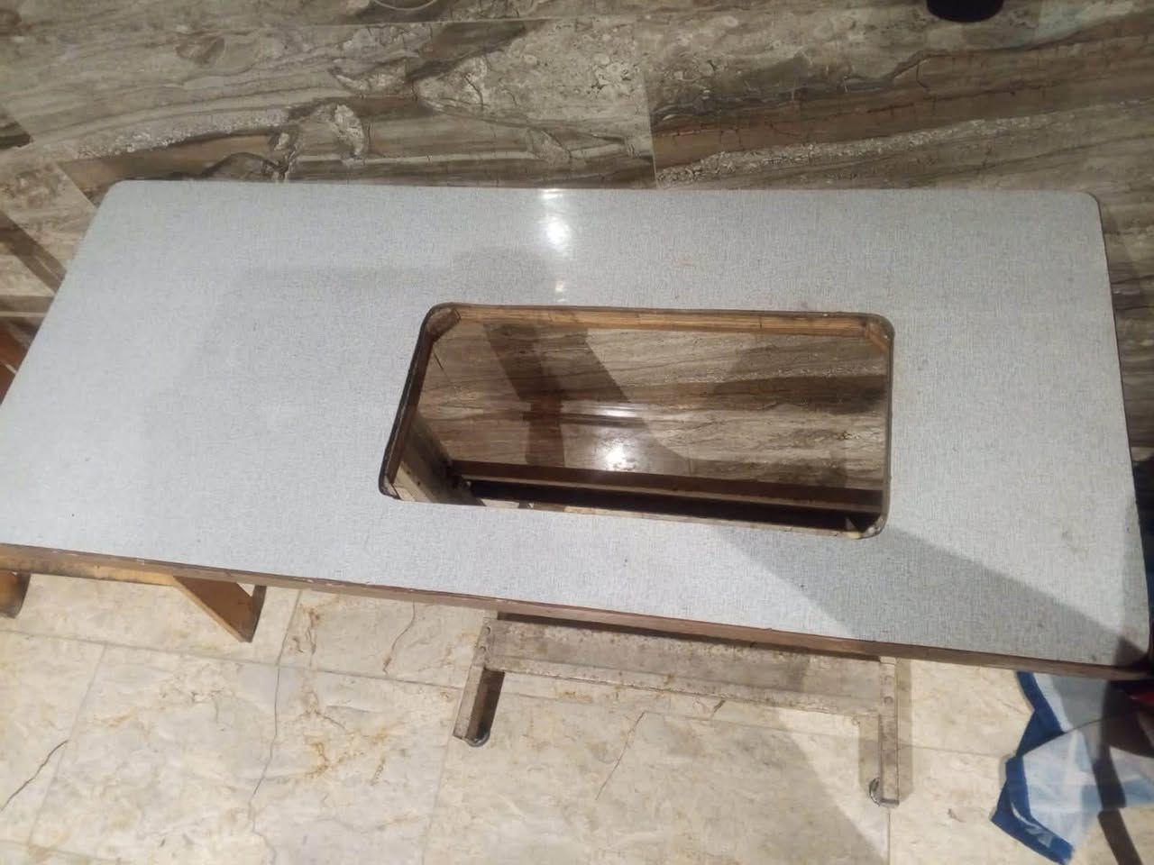 سلام عليكم غراض مستعمله بس نضيفه ميز طعام يتكبر ويزغر نضيف ٥٠ الف وميز مكينه مال خياطه نضيف ٢٠الف المكان الحريه الزراعي ***********

