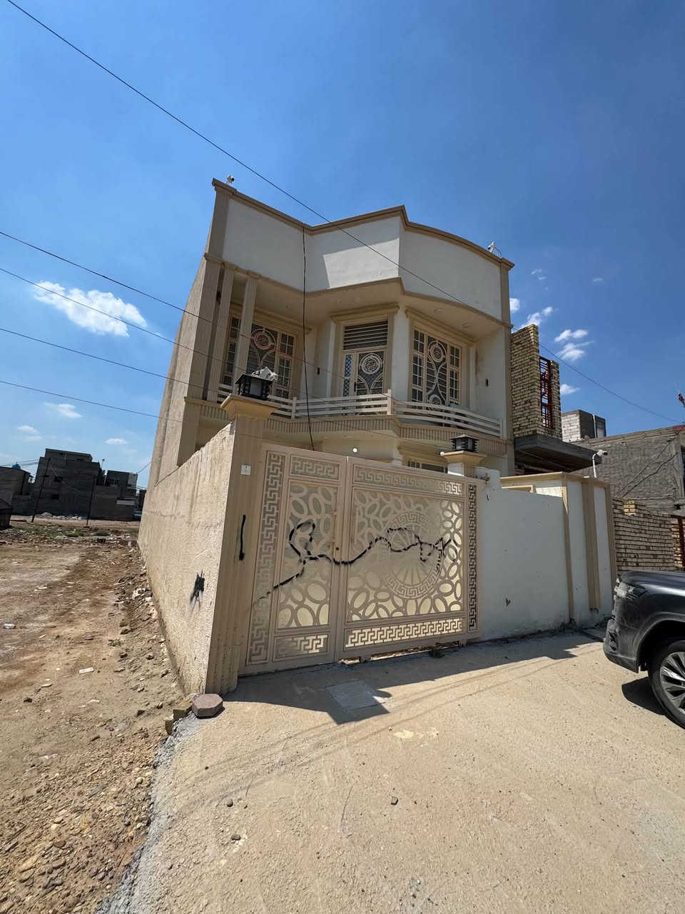 للبيع بيت موقع مميز
بيت للبيع في حي الموظفين / العزيزية / بالقرب من شارع بغداد 
مساحة ١٥٠ م٢ 
غرف نوم عدد/٤
استقبال
هول
مطبخ 
كراج سيارة 
حمامات عدد /٣ 
علماً ان عرض الشارع ٢٠ 
البيت مؤثث بالكامل ( درجة اولى ) 
وللاستفسار عن التفاصيل والسعر الاتصال على الرقم / 
***********( توجد خدمة الواتس اب ) 
علماً نحن اصحاب البيت وليس مكتب دلالية

