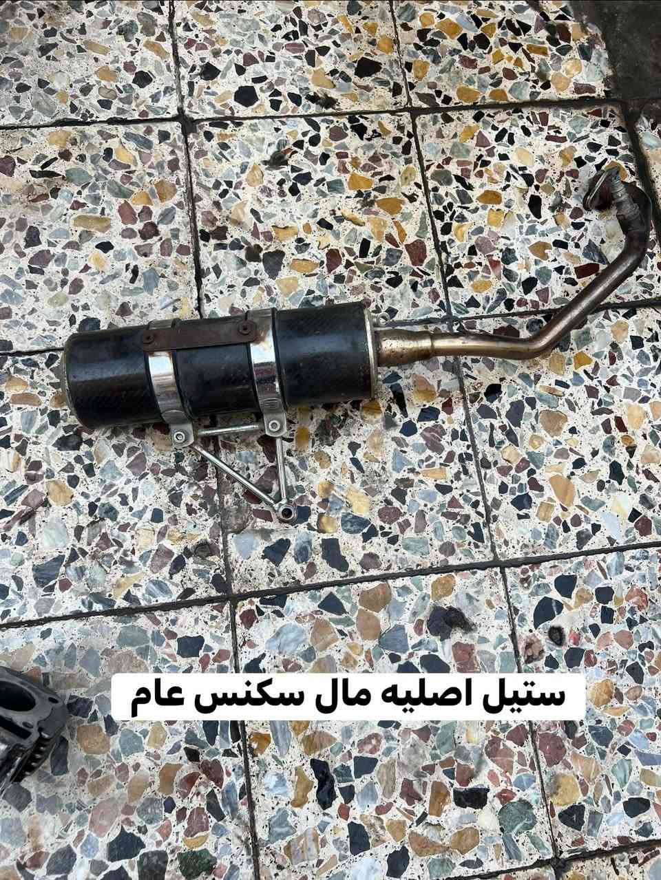 غراض تفصيخ وكلهن اصليات شرط النضافة كدام عينكم 
شتريد الخاص مفتوح او رقمي
***********
توصيل موجود لكل محافظات♥️

نص مكتوب في الصور:
- قواعد ارقام
- صالصة صجمية اصليه فصلة ووزه ولاقطره لحيم بيها مال سكنس عام
- ستيل اصليه مال سكنس عام
- قبق كلجات رياضي اصلي مال
- سكنس عام شرط نضافة