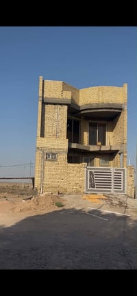 الضباط السريع • ١٥٠م • نافذ على شارعين
