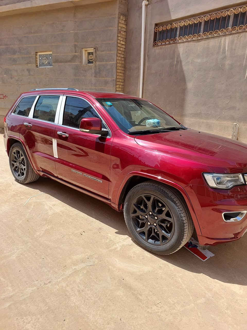 جيب اوفرلاند ٢١خليجي للبيييع
٦ سلندر ٣٦٠٠
4x4
جكات 
٣ شاشات
كراسي جلد قرميدي الامامية كهربائية تدفئة وتبريد 
بانوراما 
رادار جانبي وخلفي مع مانع تصادم 
جنطة كهربائية 
تشغيل عن بعد
وباقي المواصفات المعروفة للجيب
السيارة ماشية ٢٠ الف كم 
مكفولة عدا الجاملغ الأمامي الأيمن به تصليح بارد بسيط 
مكانها كربلاء قضاء الهندية 
السعر ٣٢٥
***********
