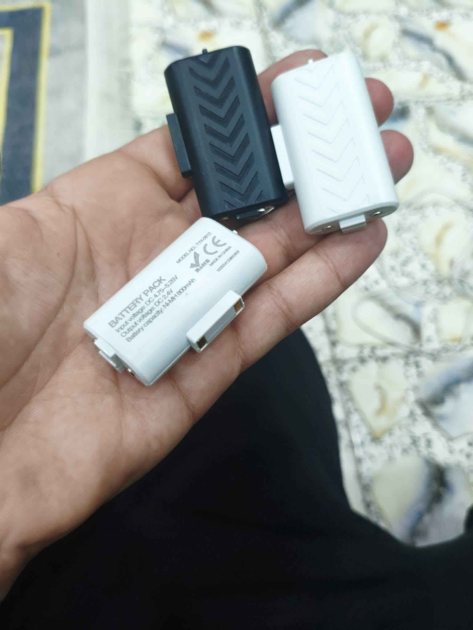 سلام عليكم ورحمه الله وبركاته اكس بوكس سيريس اس جهاز مستعمل نضيف ما مفتوح مع جهاز UPS و جهاز شاحن جويستك و مبرد مع جويستك كيم سير جي 7 و جويستك البلادي يجي ب3 بطاريات و 3 قبق و سماعة للالعاب كل شي موضح بالصور السعر 700 الف قفل مع الغراض للاستفسار *********** مكاني بغداد الزعفرانية
