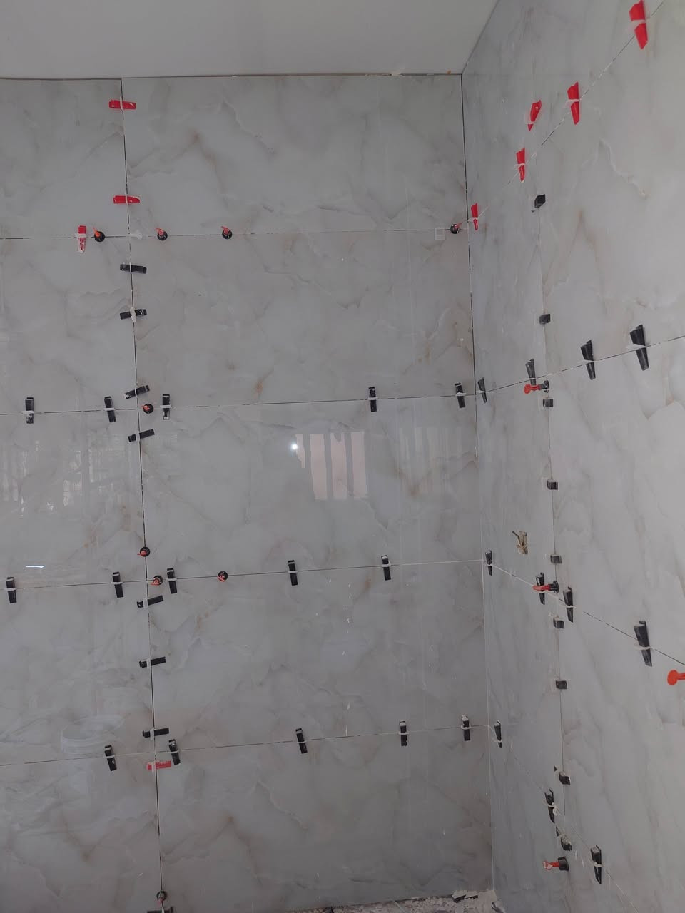 خلفه جدران وارضيات من بغداد تسليم هندسي***********
