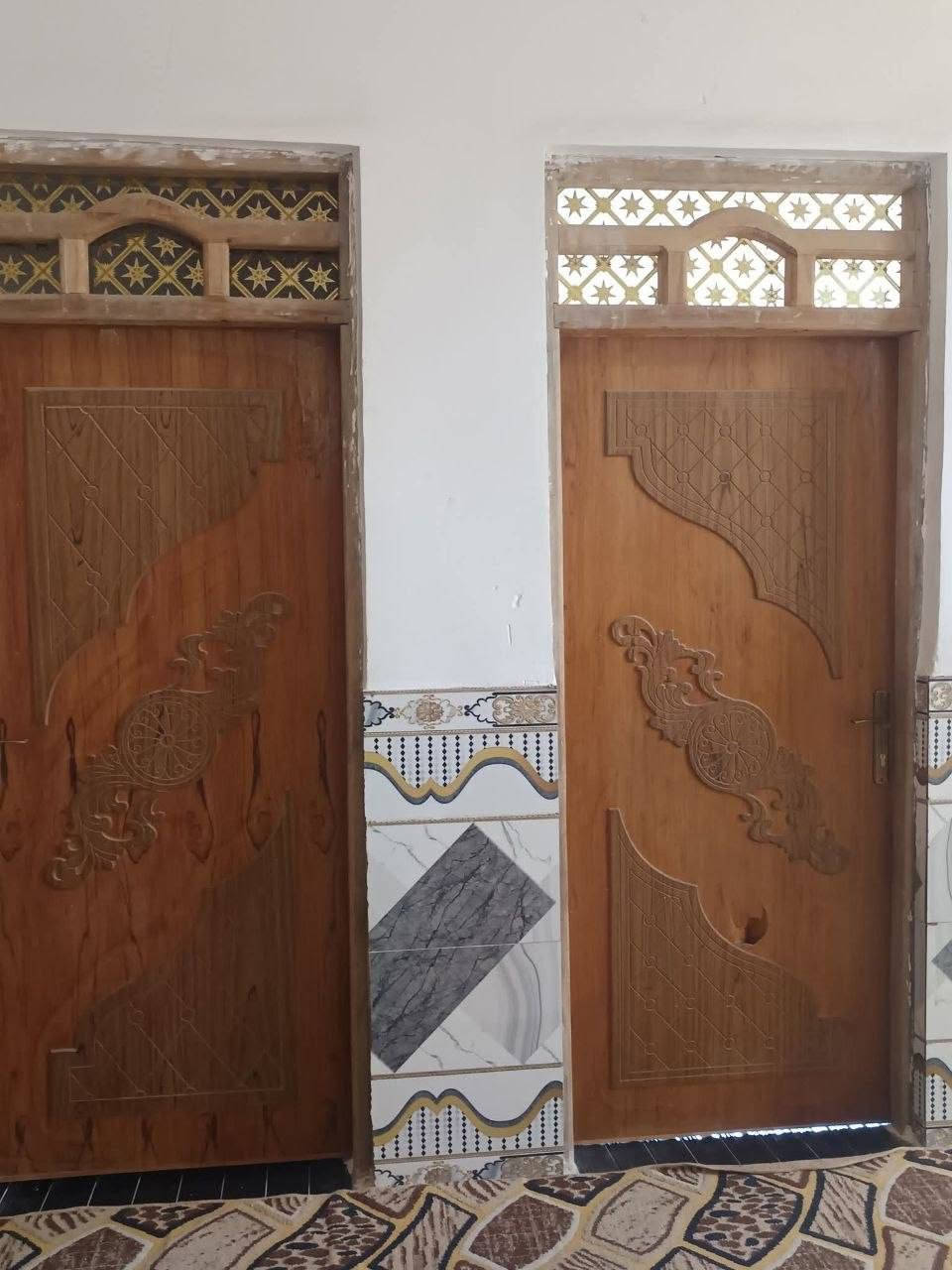 السلام عليكم بيت للبيع
للبيع بيت مرتب مساحته  330 متر، موقعه  بحاوي العباس (قرب رشيد السراي) ويبعد عن التبليط 50 متر بس.
خدمات المنطقة:
الماي، الكهرباء، الأمبير، والإنترنت الضوئي كلهن قريبات.
تفاصيل  البيت:
3 غرف نوم: كل غرفة مساحتها (5×4).
صالة كبيرة: مساحتها (13×4).
ديوانية : مساحتها (10×4).
مطبخ : مساحته (6×4).
صحيات: دبل صحيات.
السعر مناسب وما نختلف عليه إن شاء الله.
للتواصل والاستفسار أكثر، اتصلوا على الأرقام:
📱 ***********
📱 ***********
