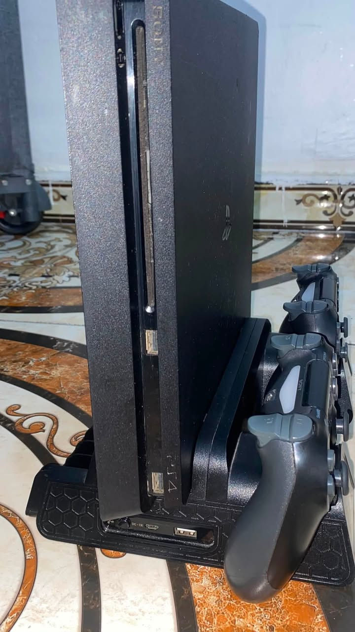 بلي فور سلم مهكر للبيع غراضه كامله سعر ٢٥٠وبي مجال
رقم تلفون ***********
