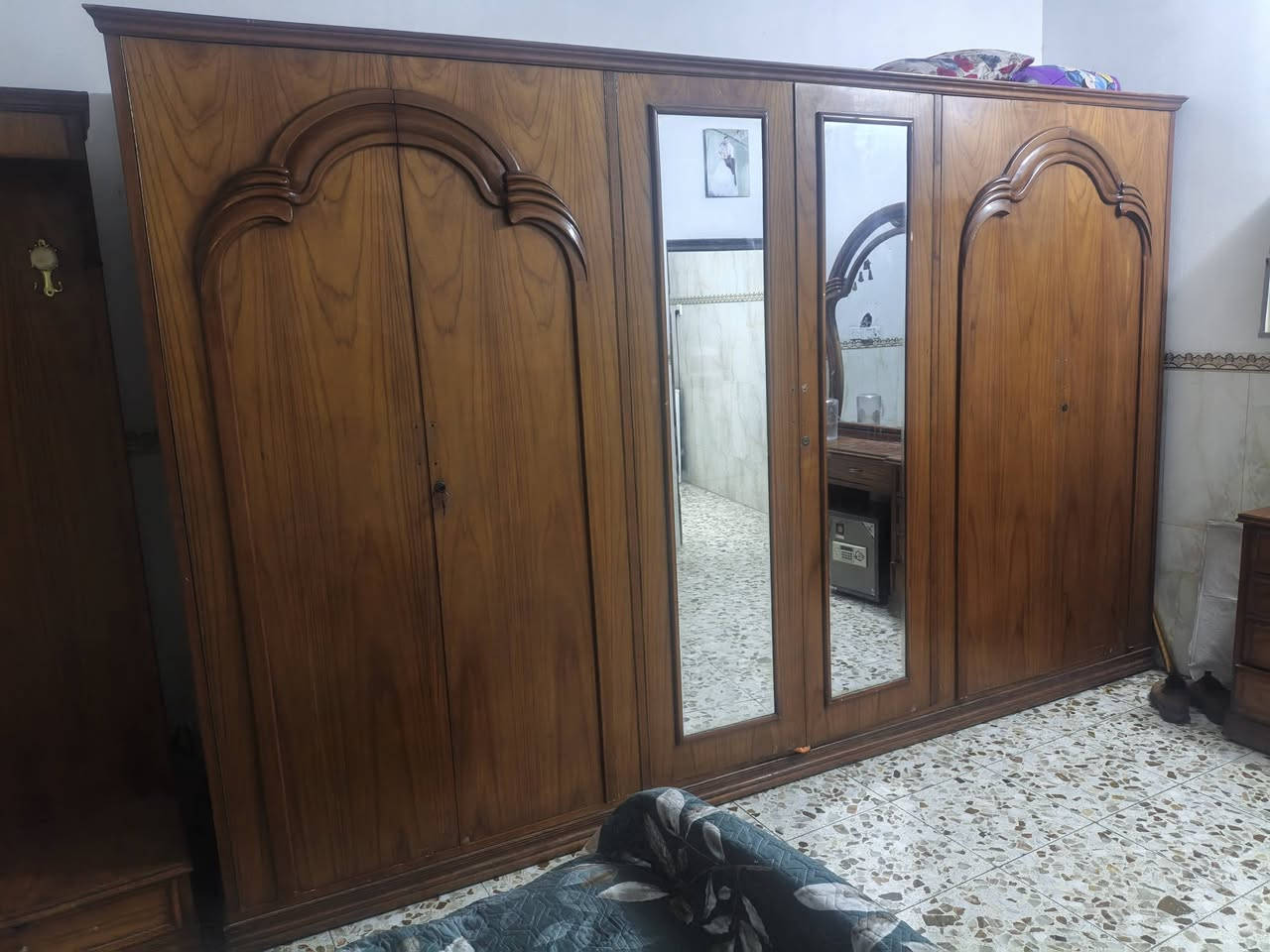 غرفه 8 قطع خت الجديد نضافه 95 صاج بطن و خارج السعر 800 وبيه مجال مكان مدينه الصدر ***********
