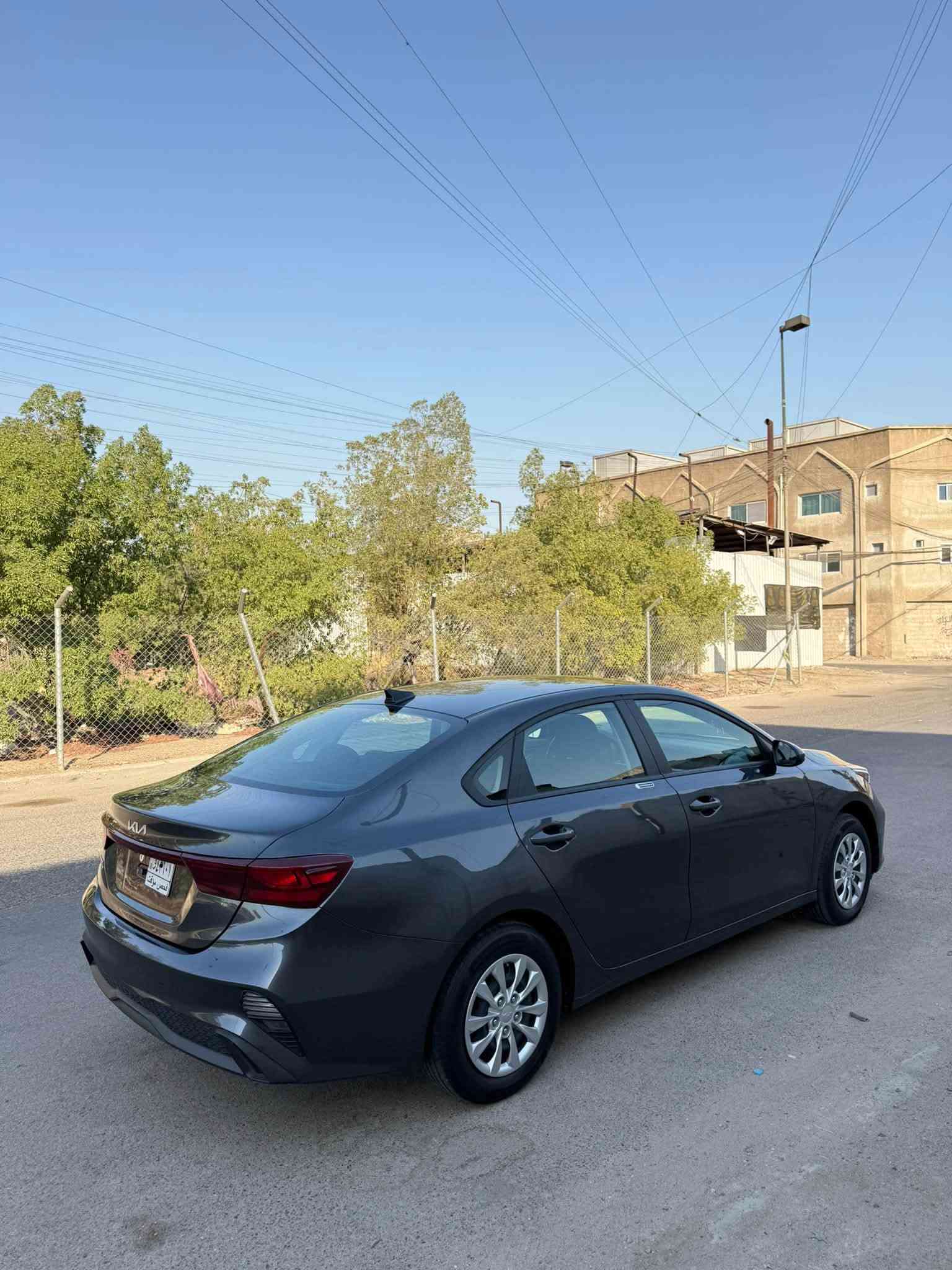 السلام عليكم 
كيا فورتي 2024 
موصفات شاشه و مثبت سرعه وتحديد مسار و قياده ذاتيه 
حادثها موضح بالصور مبدل جاملغ نفس لون و ربع بنيد صبغ 
ماشيه 53الف 
(دخول جديد كتاب شهداء )
السعر (135$) وبيها مجال 
مكان السياره بغداد شارع فلسطين 
***********
