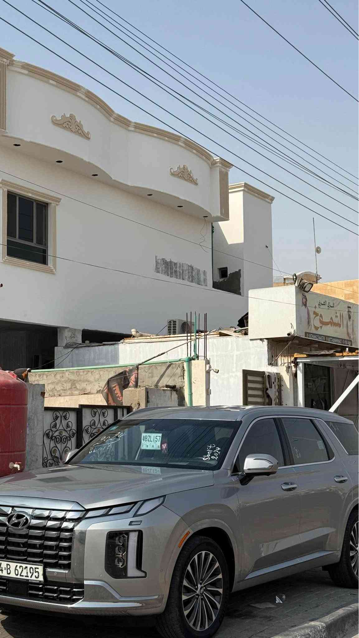 السلام عليكم 
للبيع هيونداي بلسايد 2024 وارد كوري فول اعلى مواصفات بالبلسايد بيهة 3 قطع جاملق وبنيد وباب الباقي كفالة رقم بصرة تحويل ثاني السيارة حيل جديدة ماشية ١٢ الف كيلو وجاهزة ما بيهة اي نقص 
مواصفاتها 
كشنات جلدVip وتدفئة وتبريد ومساج 
عينة دجتل 
مراية وسطية كامرة 
وضعيات قيادة 
تبريد مركزي 
داتاشو (عداد بالجامة الامامية ) 
وبعد بيهة هواي مواصفات 
السعر ٢٤٠ وبيهة مجال وبالعافية على الياخذها 
*********** البصرة, العراق
