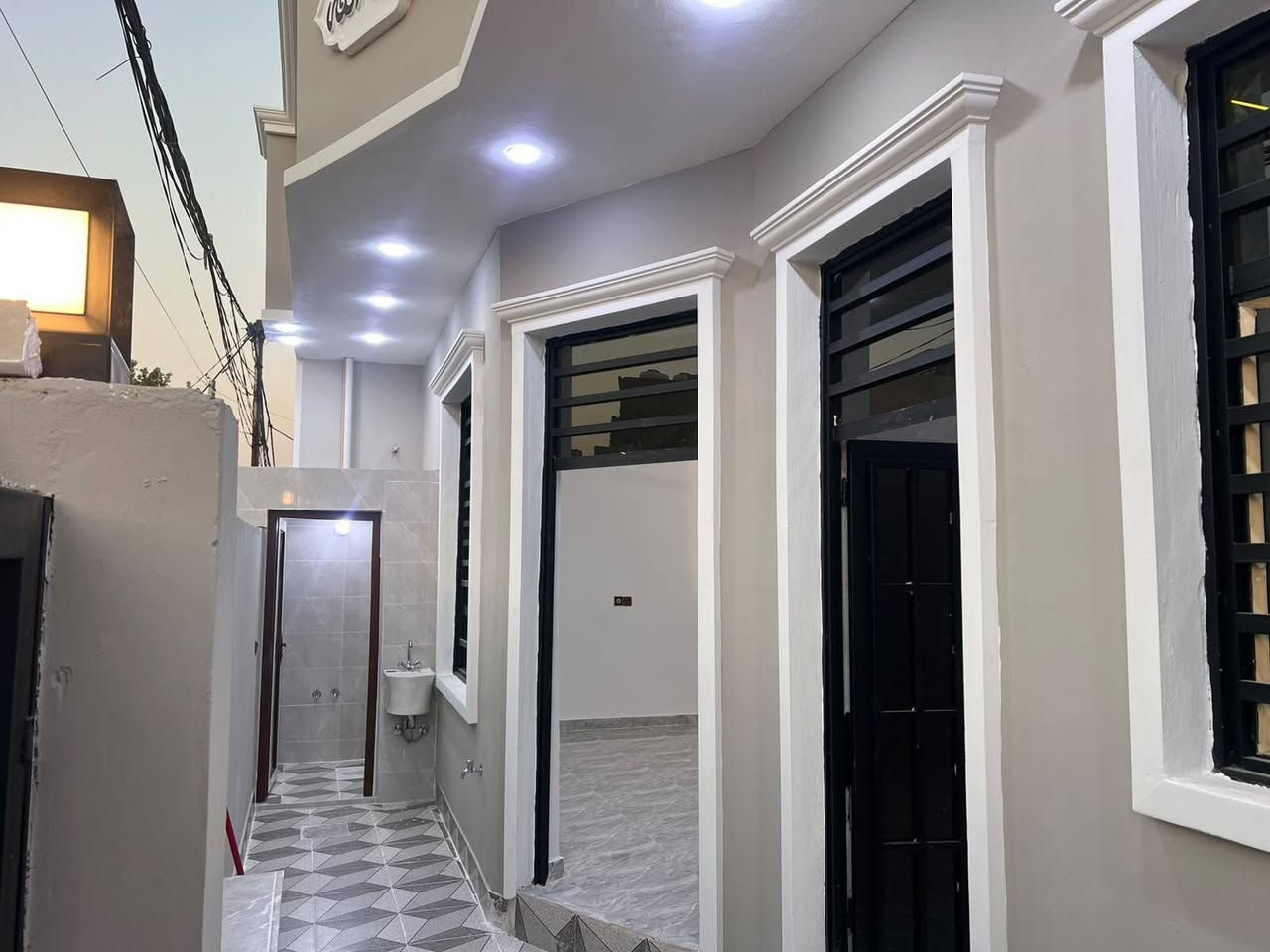 دار للبيع المساحه 100متر مربع
10*10 بصف الركن
استقبال ومطبخ وغرفة نوم
وصاله ومجمع صحيات كامل
وبيتونه كبير مع حمام
طابو سند 25
التحرير الزراعي محمد ليلئ
الاتصال ***********
