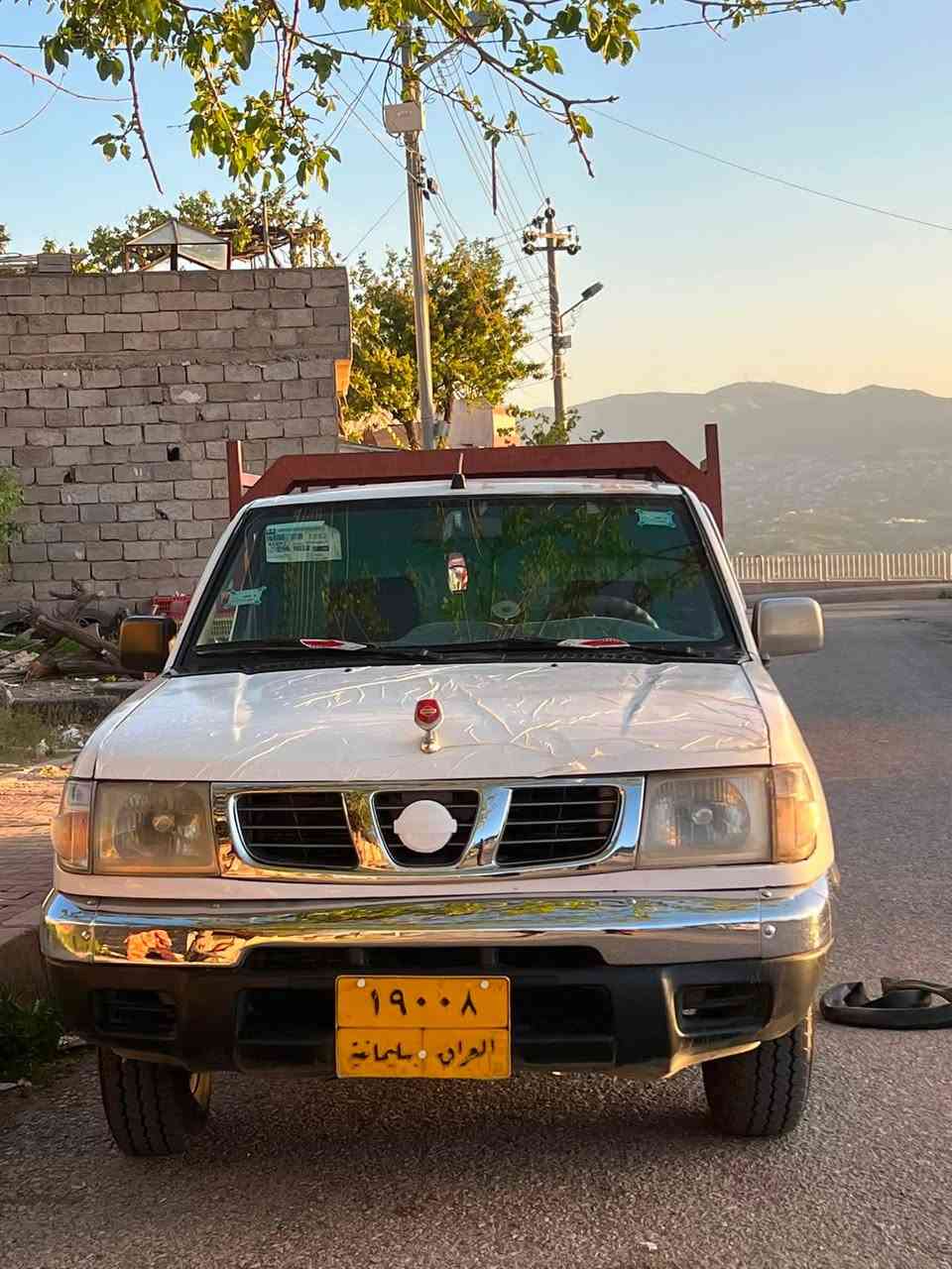 بەناوی خوای گەورە نیسان پیکاب مۆدێل ٢٠٠١ سەیارەکە سەقفو شانی بۆیاخ نیە پەڵە پەڵەی هەیە بە کامل ئەیفڕۆشم ٤ تایەی لۆکی لە ژێرە سەیارەکە مەسرەفی نیە سەنەوی لە ٢٠٢١ بەسەر چوە مالی کەسابەتە سعر٧٥ گەڵاو معامەلەیەکی برایانە ***********
