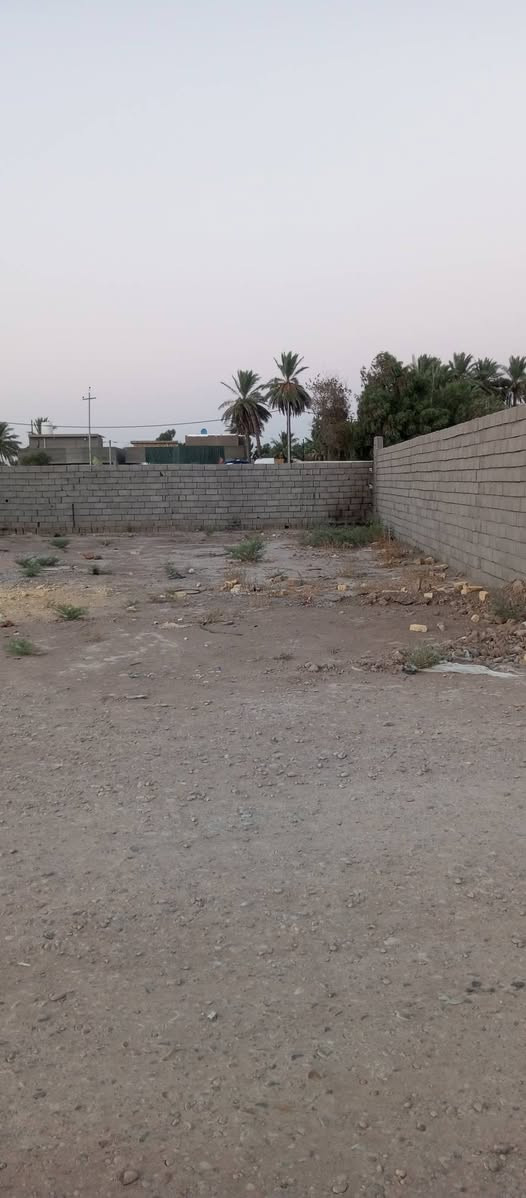 سلام عليكم 

قطعة للبيع مساحة 200م
واجهة 10ونزال 20
حي الحكيم قريبه ع كورنيش 
الاستفسار ‏‪***********‬‏

