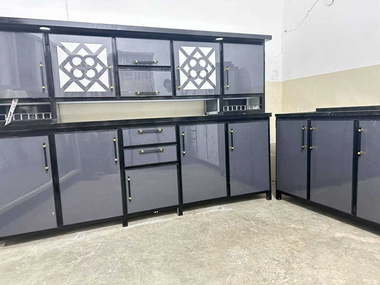 وجبه جديده للبيع مواد المستخدم والجديد ( مجمع ليث ال سطام ) ( للبيع قصاد ونقد ) المكان ناحيه الشوره جوه خزان الماء الاستفسار على هاذه الرقم ( ***********)
