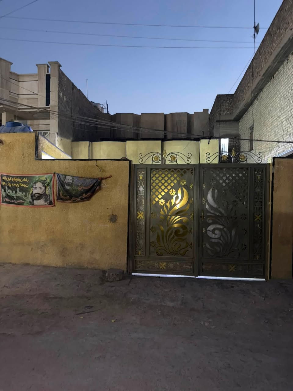 سلام عليكم بيت المساحه200متر سند مستقل

بناء تسعينات 4غرف نوم وحده سندويش ومطبخ وهول وستقبال وحمام تاخلي وخارجي ترميم جديد المكان الورفلي قرب مدرسته كافي اليتيم

 وله بيت بصف ركن عل خدمي 

الستفسار عل رقم ***********
