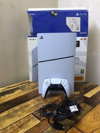 بسبب الظرف نزلته لل825   Ps5s نظيف الجهاز كامل ملحقاته ماخذه من تي موب...